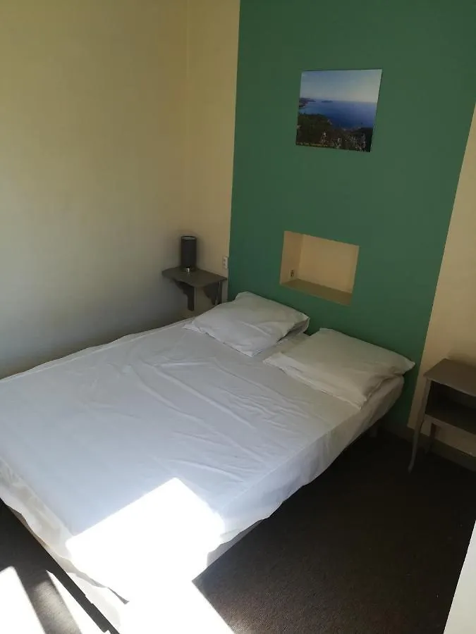 Appartement climatisé au 1er étage d'une maison avec jardin dans un quartier calme Cavalaire-sur-Mer