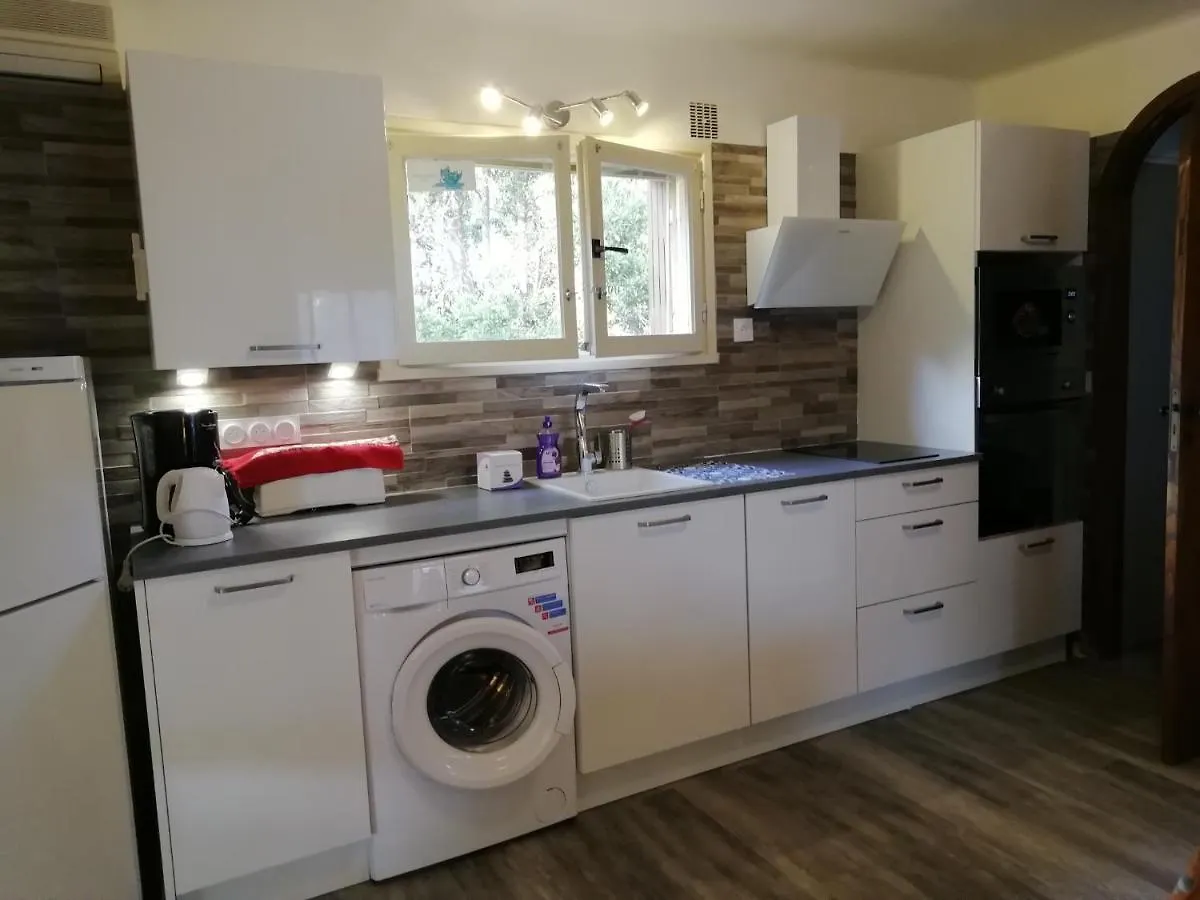 Appartement climatisé au 1er étage d'une maison avec jardin dans un quartier calme Cavalaire-sur-Mer 0*,