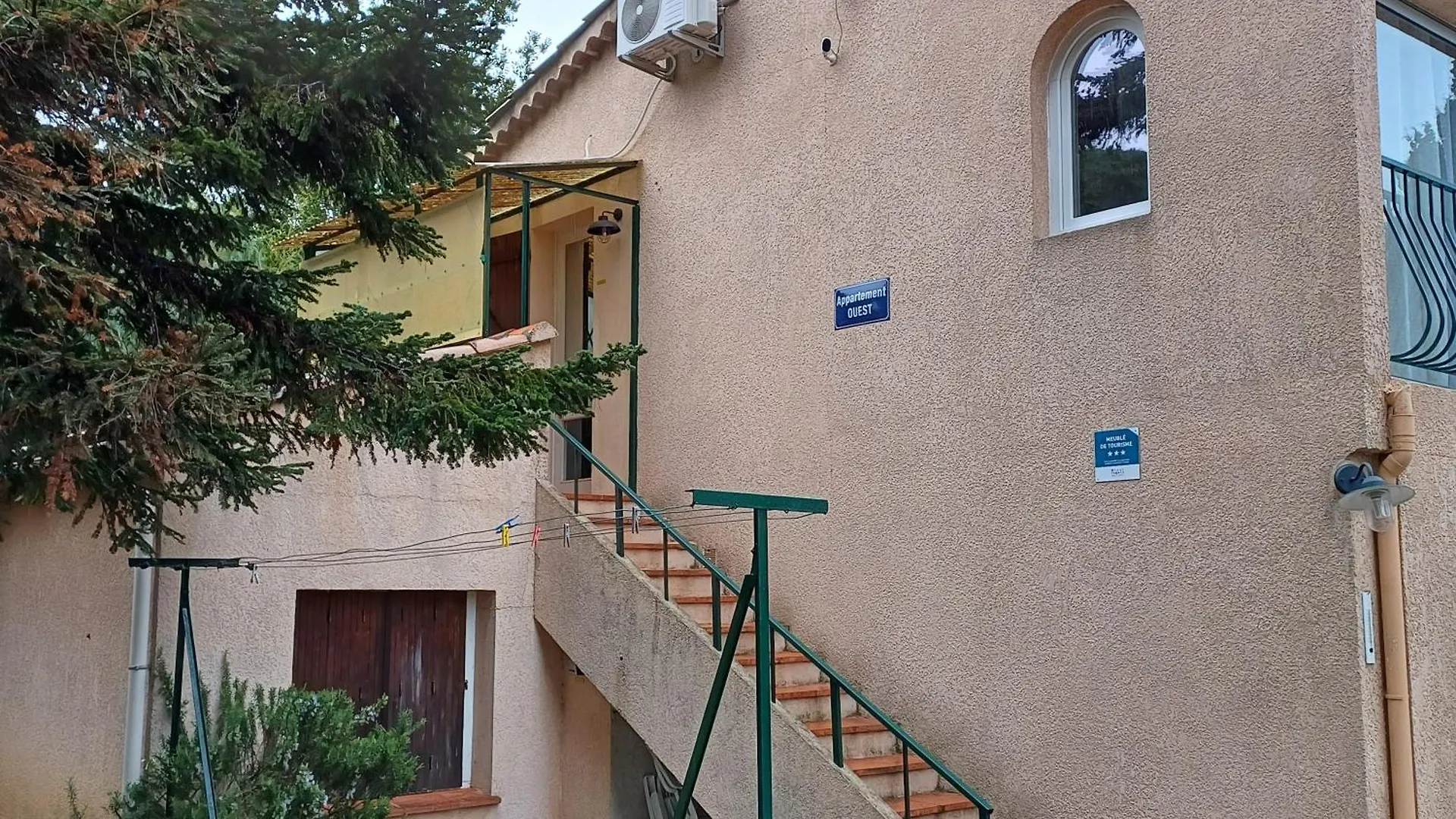 Appartement climatisé au 1er étage d'une maison avec jardin dans un quartier calme Cavalaire-sur-Mer