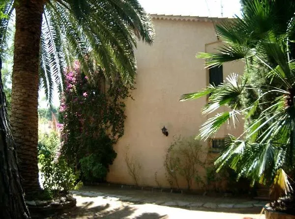 Appartement climatisé au 1er étage d'une maison avec jardin dans un quartier calme Cavalaire-sur-Mer