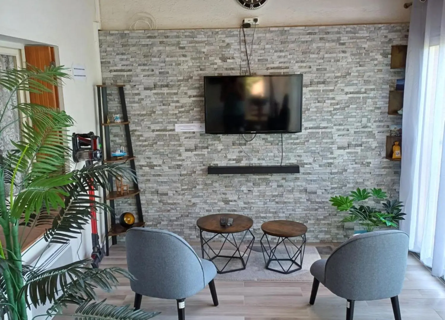 Appartement Classe 3 Etoiles Au 1Er Etage D'Une Maison Avec Jardin Dans Un Quartier Calme Cavalaire-sur-Mer 0*,  France